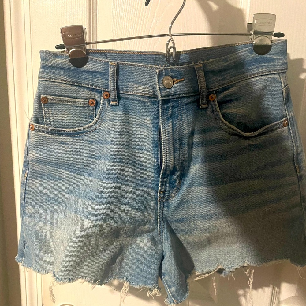 American Eagle high rise 90s boyfriend short